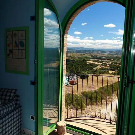 Appartement Mit Balkonblick Ins Bergige Gruene Monte Vibiano Vecchio